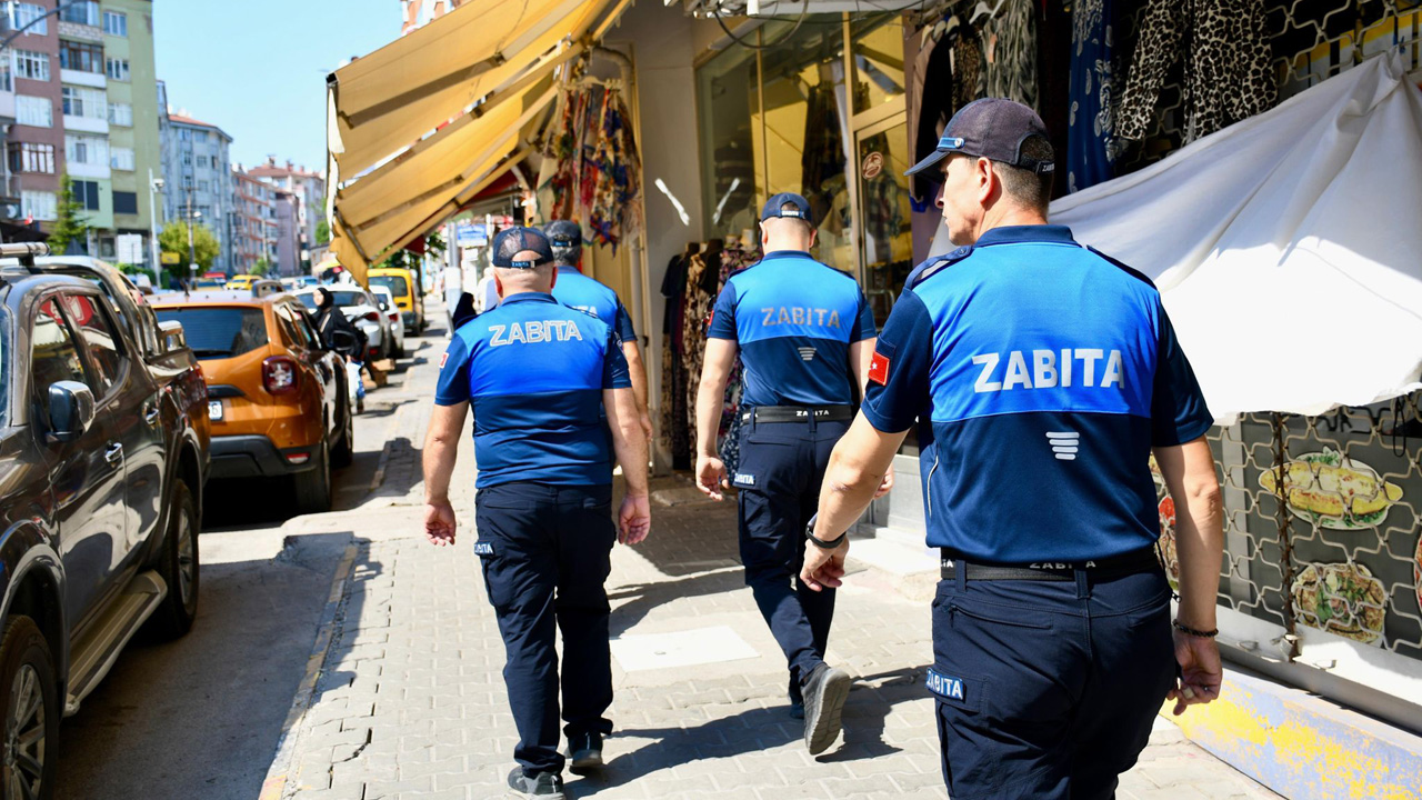 Karabük Belediyesi Zabıta Müdürlüğü ekipleri, kaldırımları işgal eden uygulamalara karşı denetimlerini artırdı.