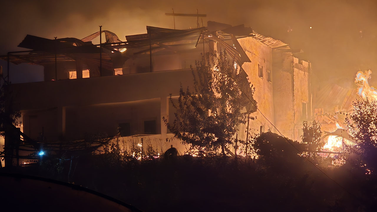 KARABÜK’TEKİ ORMAN YANGINLARINDA 40 EV ALEVLERE TESLİM OLDU