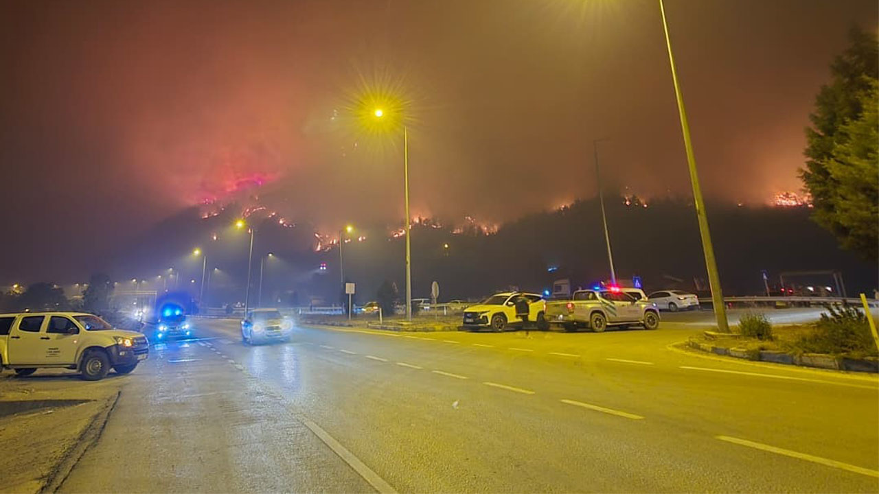 KARABÜK’TEKİ YANGIN ANKARA KARAYOLUNA İNDİ