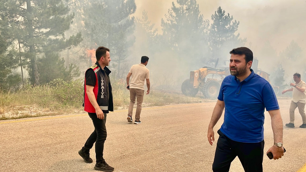 AK Parti Karabük Milletvekili Cem Şahin, 5 gün önce başlayan orman yangının Karabük tarihinin en büyük yangını olduğunu bildirdi.