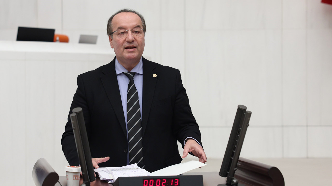 CHP Karabük Milletvekili ve TBMM Plan ve Bütçe Komisyonu Üyesi Cevdet Akay, yapımı 10 yılı aşkın süredir tamamlanamayan Safranbolu Anadolu Otelcilik ve Turizm Meslek Lisesi'ni Türkiye Büyük Millet Meclisi (TBMM) Genel Kurulu'nda gündeme taşıdı.