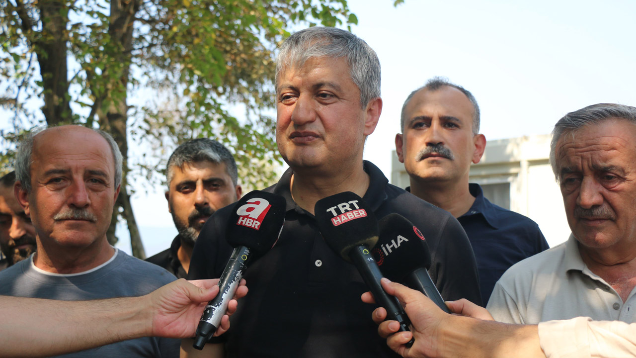 Karabük Valisi Mustafa Yavuz, yangında zarar gören vatandaşların barınma ihtiyacının karşılanması amacıyla konteynerlerin kurulumunun sürdüğünü belirterek, "Vatandaşlarımızı inşallah en geç yarın sabah yaşam alanlarına kavuşturmuş olacağız" dedi.