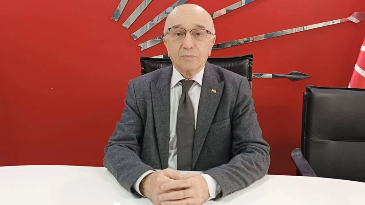 Cumhuriyet Halk Partisi (CHP) Karabük İl Başkanı Vedat Yaşar, her zaman birlik ve beraberliği koruyucu açıklama yapmaya özen gösterdiklerini ancak eleştiriyi de yapmak durumunda olduklarını ifade etti. Yaşar “Liyakatsiz kadrolar yüzünden ormanlarımız yanmaktan korunamıyor eko sistem bozuluyor.” dedi.