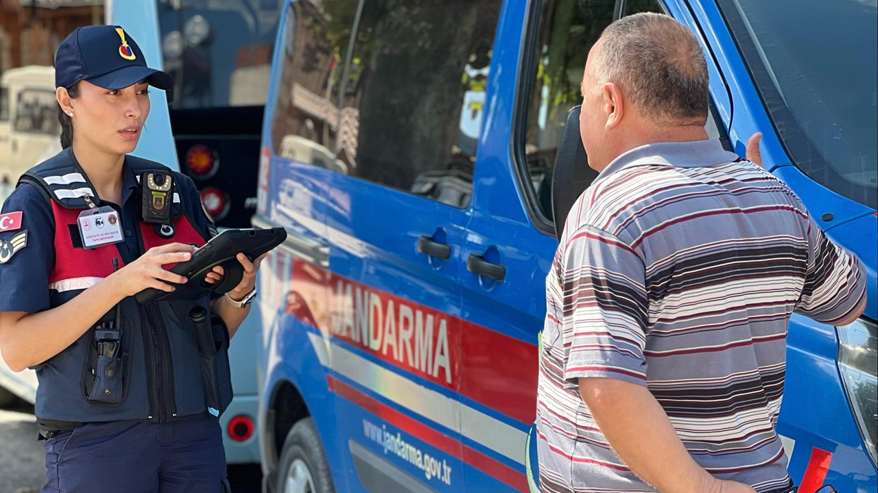 Karabük İl Jandarma Komutanlığı'na, 112 Acil Çağrı Merkezi sistemiyle entegrasyon kapsamında kullanılmak üzere Jandarma Asayiş ve Trafik Timlerine tablet bilgisayarlar tahsis edildi.