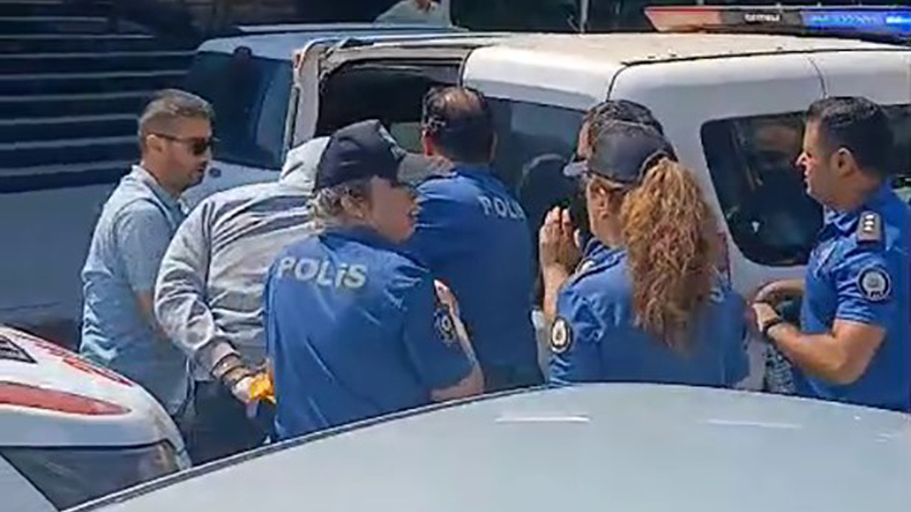 Karabük'te maskeli bir kişi, kuyumcu dükkanını soymaya çalışırken iş yeri çalışanları tarafından yakalanarak polise teslim edildi.