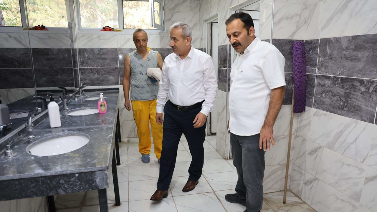 Karabük’te, Osman Yeşilyurt Ortaokulu, Demir Çelik Anadolu Lisesi, Kıymet ve Mustafa Yazıcı Anadolu Lisesi, TOKİ Cevizkent Bahaddin Gazi İlk ve Ortaokulu, Cumhuriyet Ortaokulu, Karabük Bilim Sanat Merkezi ile Rehberlik ve Araştırma Merkezi yeni eğitim-öğretim yılına hazırlanıyor.