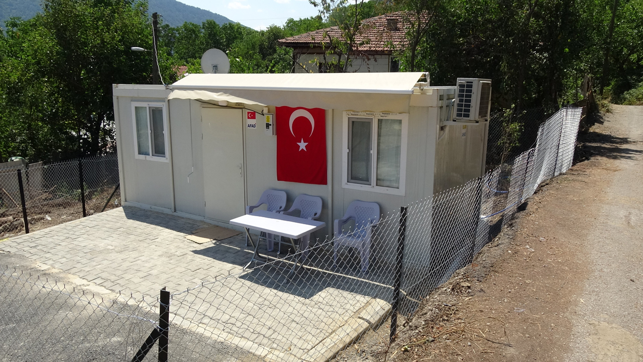 Karabük’teki orman yangınlarında evlerini kaybeden vatandaşlar, devletin hızlı müdahalesi ve sağladığı destekle kısa sürede normale dönmeye başladı.