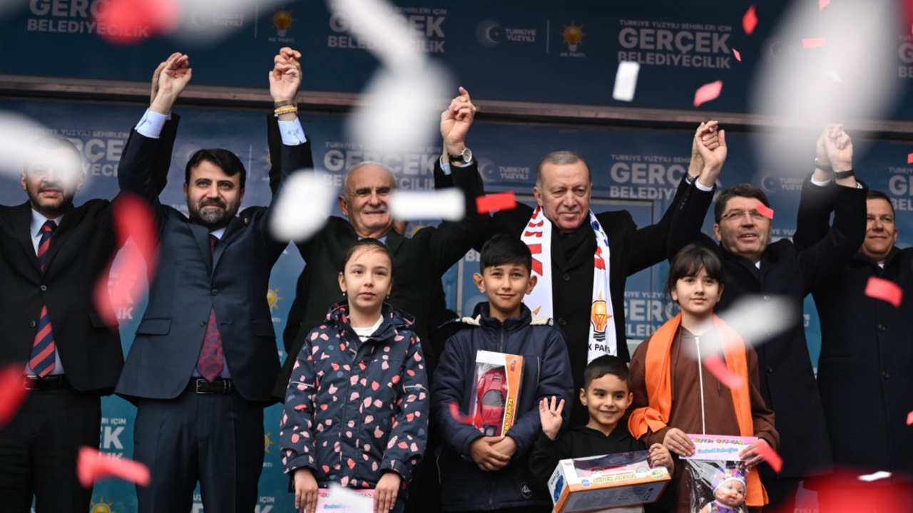 Ak Parti Karabük Milletvekili Cem Şahin, partisinin kuruluş yıldönümü dolayısı ile bir mesaj yayınladı. Şahin “ ’Artık hiçbir şey eskisi gibi olmayacak’ diyerek yola çıkan AK Parti, bugün 24. yaşını kutluyor.” dedi.