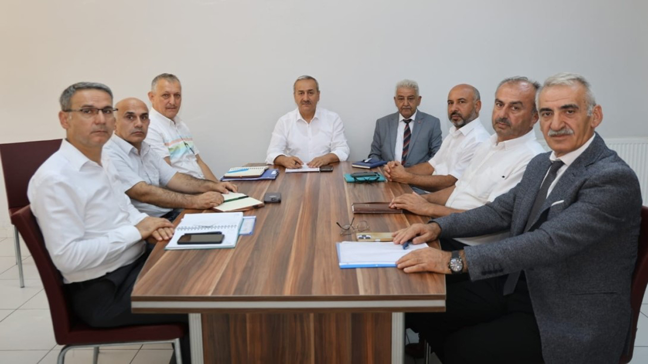 Karabük İl Millî Eğitim Müdürü Nevzat Akbaş başkanlığında yeni eğitim-öğretim yılı hazırlık toplantısı yapıldı.