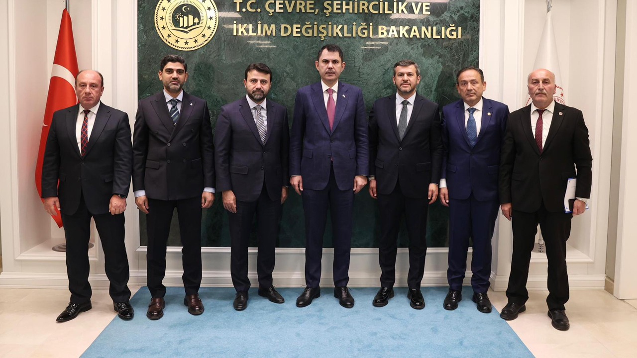 AK Parti Karabük İl Başkanı Ferhat Salt, AK Parti Karabük Milletvekilleri Cem Şahin ve Ali Keskinkılıç ile Karabük Belediye Başkanı Özkan Çetinkaya ve İl Genel Meclis Başkanı Ahmet Sözen, Çevre, Şehircilik ve İklim Değişikliği Bakanı Murat Kurum’u ziyaret etti.