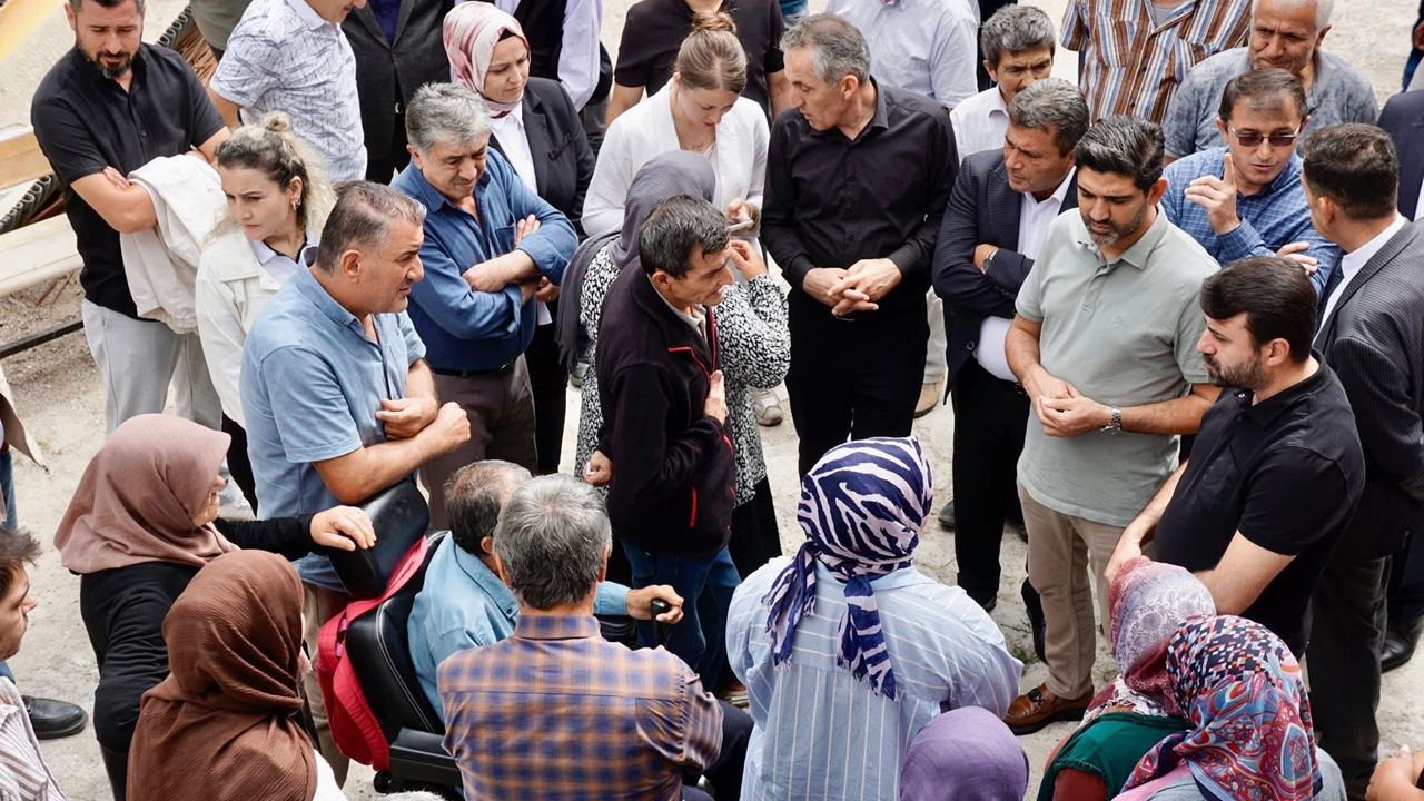 AK Parti Karabük teşkilatı, köy programları kapsamında ziyaretlerine Yenice ilçesinde devam ediyor.