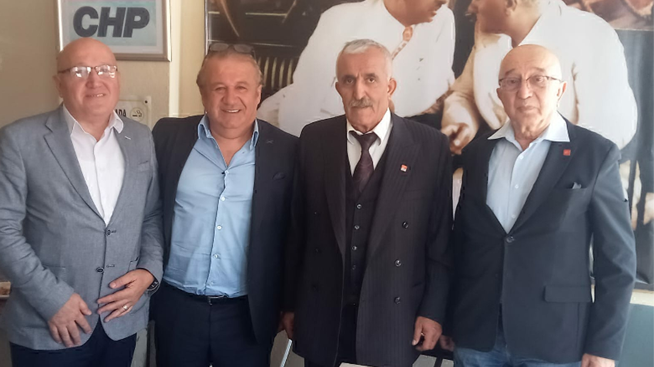 Cumhuriyet Halk Partisi’nde (CHP) Eskipazar İlçe Başkanlığı için Zahit Yarar adaylığını açıkladı. İlçe kongresinde tek aday ve tek listeyle seçime gidileceği bildirildi.