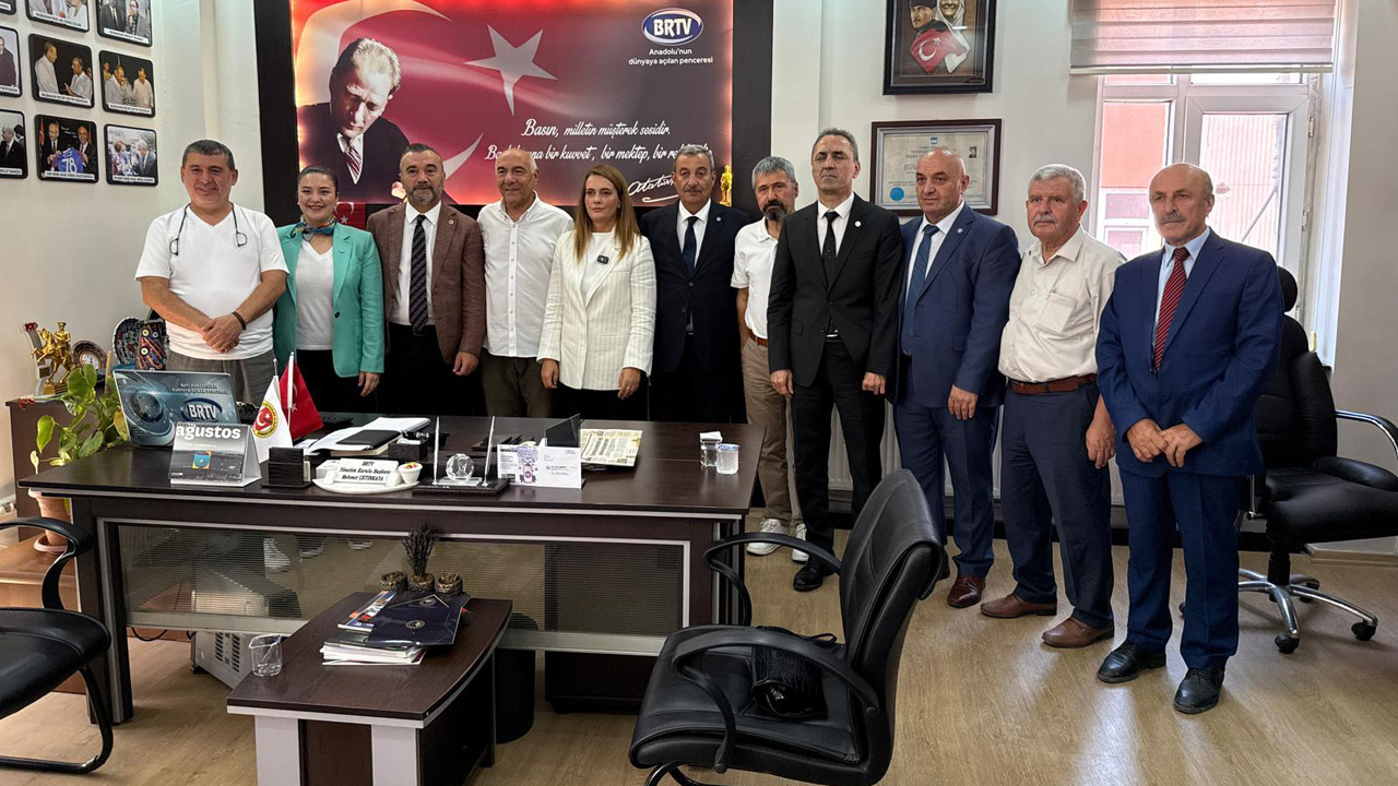 İYİ Parti Genel Başkan Yardımcısı İmren Nilay Tüfekçi, Trabzon Milletvekili Yavuz Aydın, Genel idare Kurulu üyesi Kübra Dursun, Karabük İl Başkanı Şaban Şahin ve beraberindeki heyet, Karabük Gazeteciler ve iletişim Derneği’ni (KAGİD) ziyaret etti.