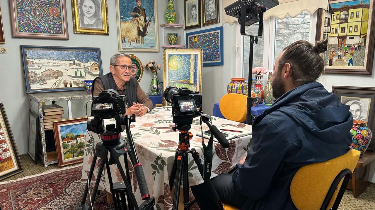 Emekli öğretmen ve ressam Yunus Sayım’ın yaşamını konu alan "Naif" belgeseli, Niğde Ulusal Kısa Film Festivali’nde belgesel kategorisinde finale kaldı.