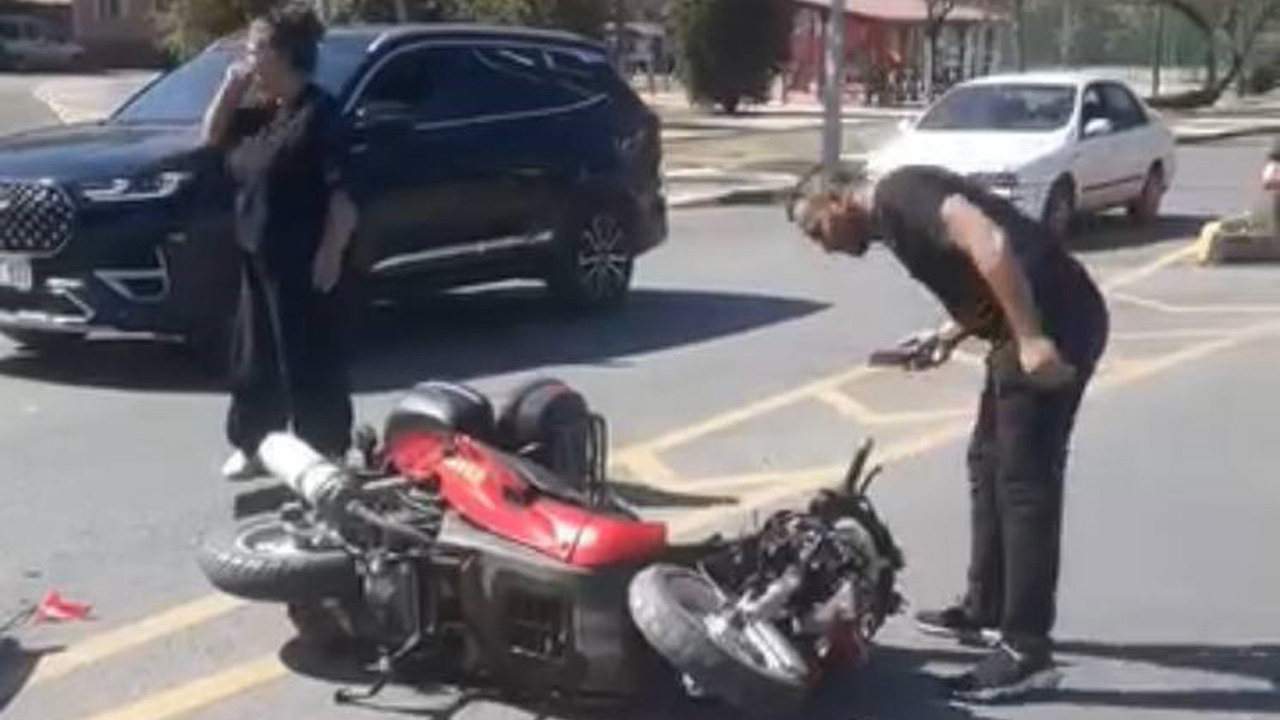 Karabük'te meydana gelen kazada otomobille çarpışan motosiklet sürücüsü yaralandı.