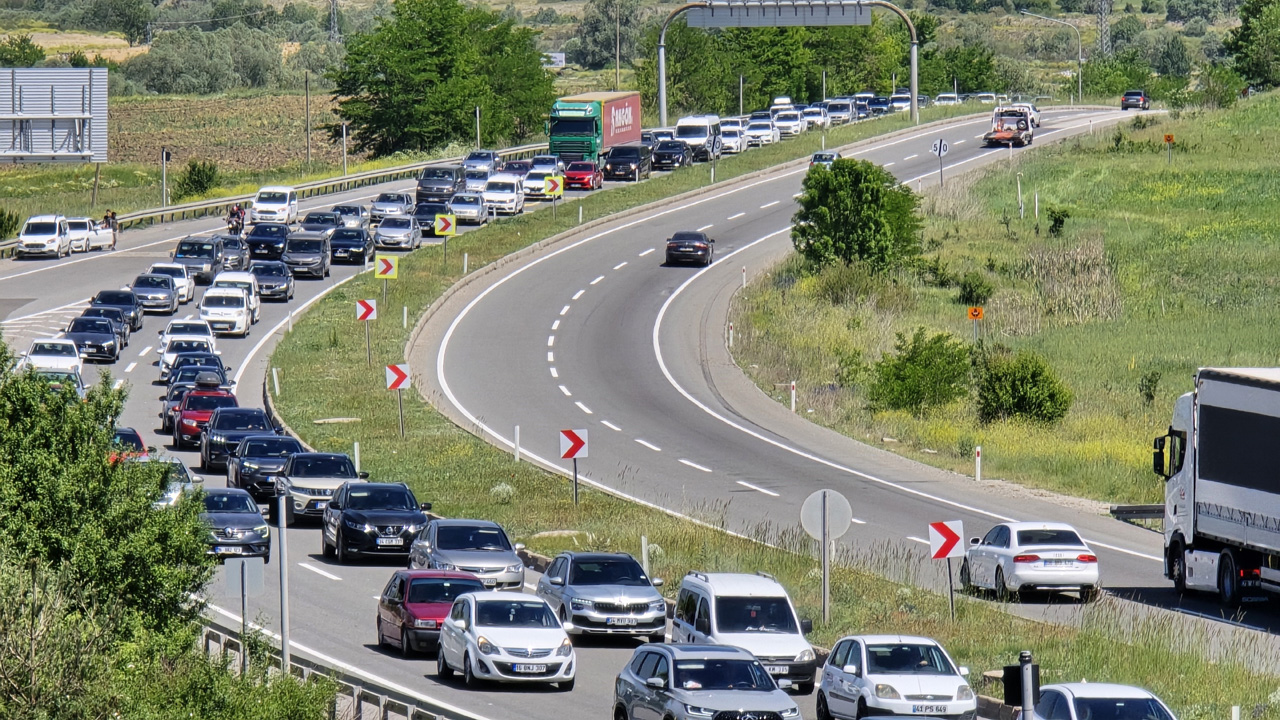 Türkiye İstatistik Kurumu (TÜİK) verilerine göre Karabük'te Ağustos ayı itibariyle motorlu kara taşıt sayısı 83 bin 882 oldu.
