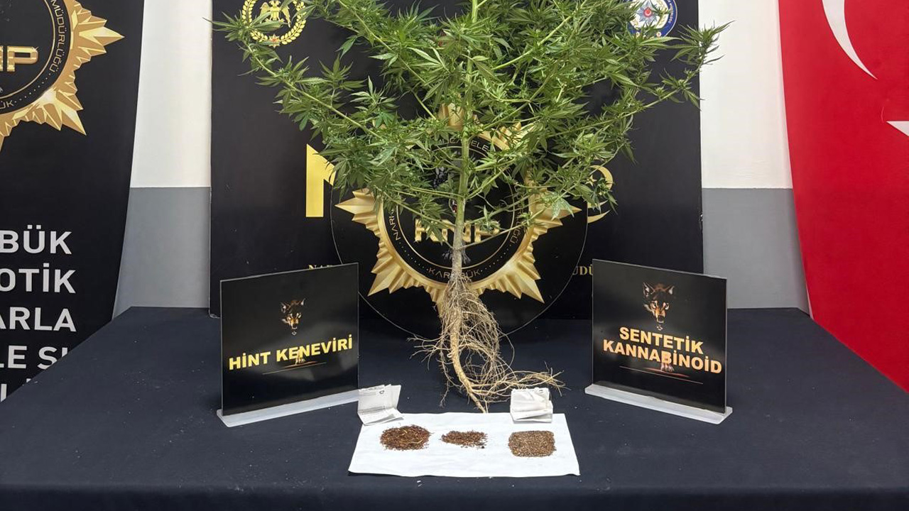 Karabük'te polis ekiplerince düzenlenen uyuşturucu operasyonunda sentetik kannabinoid, hint keneviri ve uyuşturucu satışından elde edildiği değerlendirilen para ele geçirilirken, 4 kişi hakkında adli işlem yapıldı.