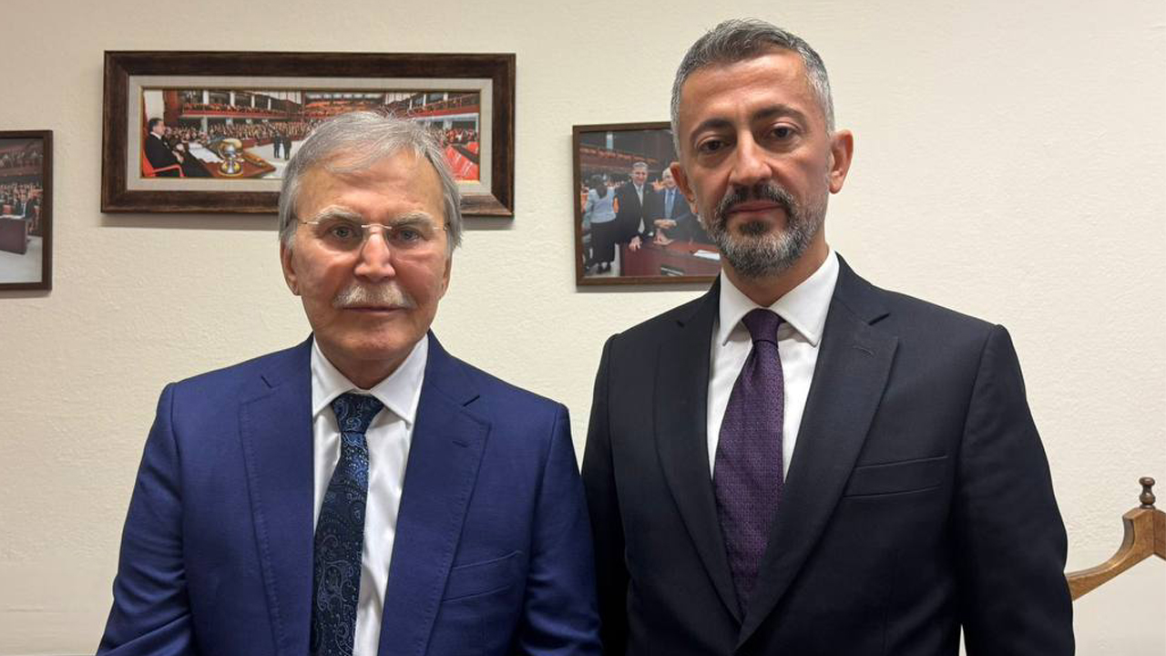 Kardemir Yönetim Kurulu Başkanı Muhammed Ali Oflaz, TBMM Eski Başkanı, Cumhurbaşkanlığı Yüksek İstişare Kurulu Üyesi ve Karabüklüler Vakfı Mütevelli Heyeti Başkanı Mehmet Ali Şahin ile bir araya geldi.