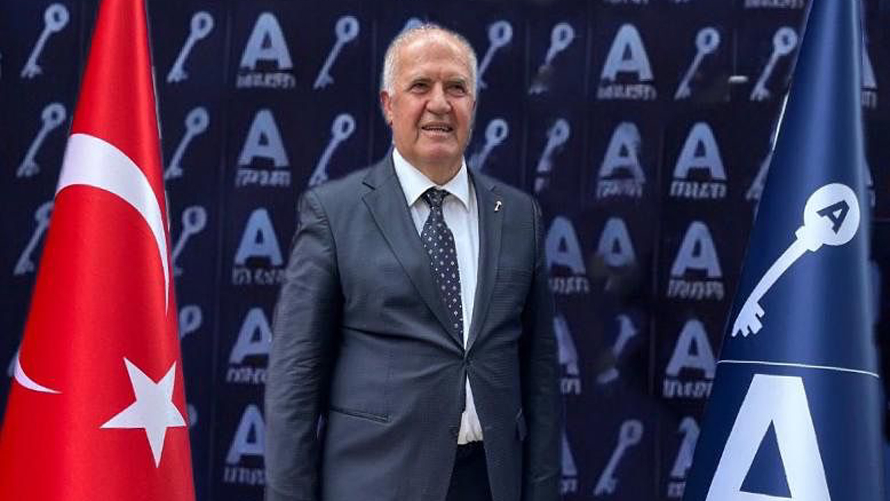 Türkiye’de konut piyasasının son yıllarda yaşadığı dalgalanmalara dikkat çeken Anahtar Parti Karabük İl Başkanı Sebahattin Uzun, artan konut fiyatları, yükselen kiralar ve deprem sonrası yeniden inşa sürecinin vatandaşların barınma hakkı üzerinde ciddi baskılar oluşturduğunu ifade etti.