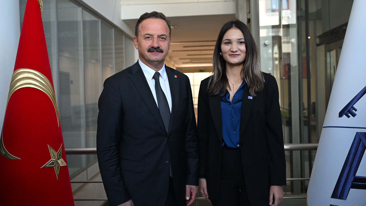 Anahtar Parti Karabük İl Kadın Kolları Başkanlığına, Avukat Şevval Aslan atandı.