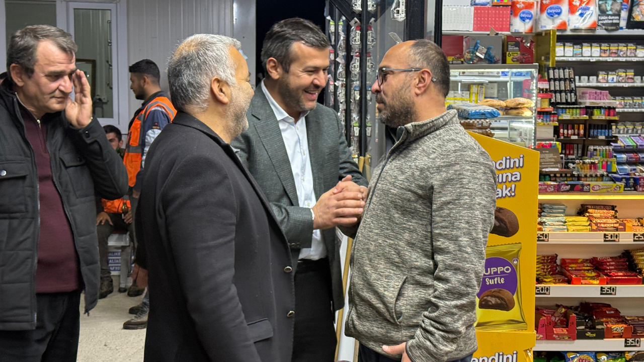 Karabük’te şehirlerarası otobüs terminalinde yürütülen yenileme çalışmaları sürerken, geçici terminal alanında ulaşım hizmetleri kesintisiz devam ediyor.