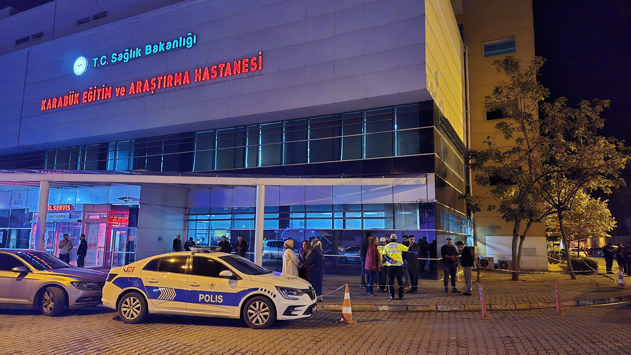 Karabük'te hastanenin acil girişinin yanında tabancayla kendini vuran bir kişi hayatını kaybetti.
