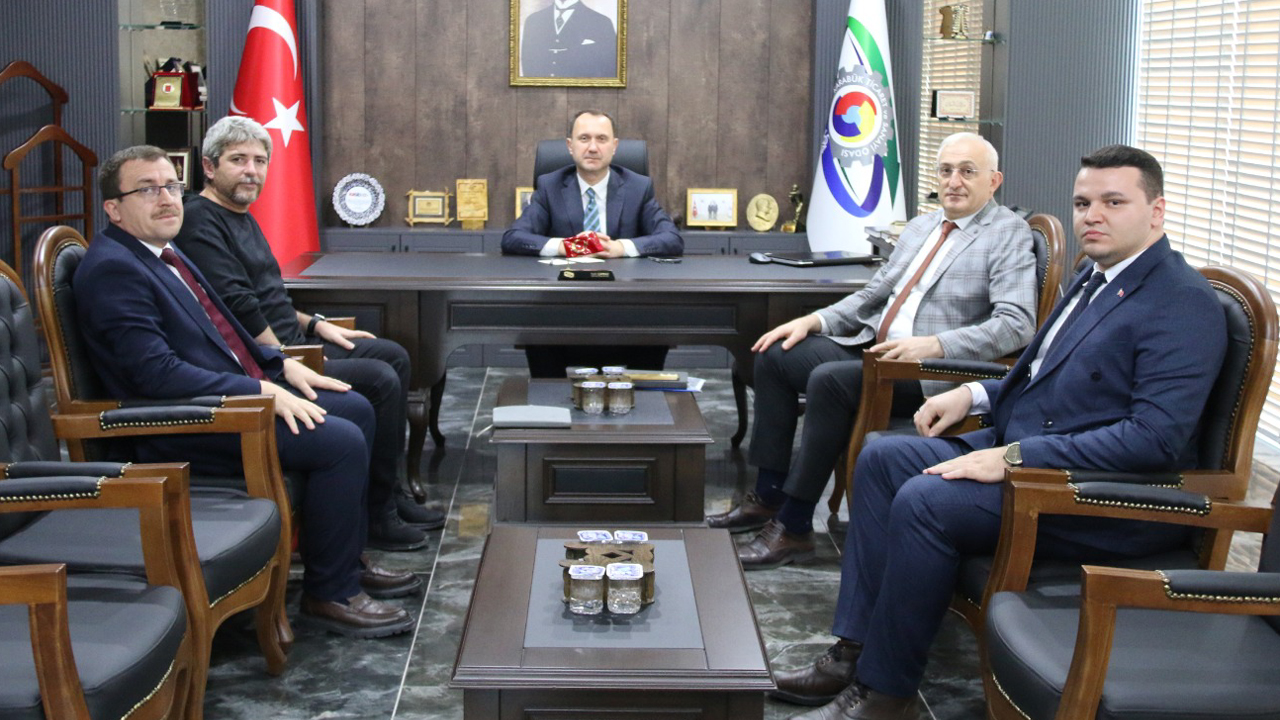 Karabük Valiliği ve İl Milli Eğitim Müdürlüğü iş birliğinde yürütülen “Eğitim Kenti Karabük” projesi kapsamında, öğrencilerin motivasyonunu artırmak ve başarılarını ödüllendirmek amacıyla “Başarı Kulübü” hayata geçiriliyor.
