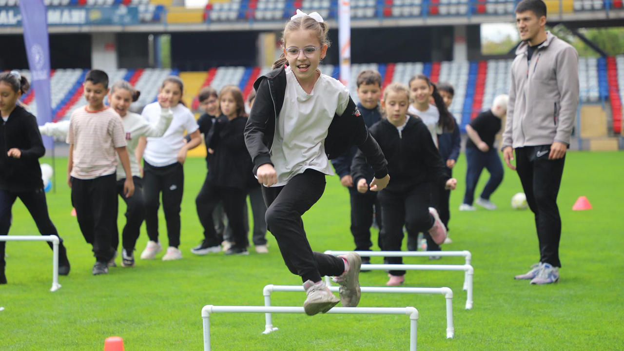 Karabük Gençlik ve Spor İl Müdürlüğü, 11 Ekim Dünya Kız Çocukları Günü dolayısıyla kız çocuklarının özgüven, liderlik ve takım ruhu becerilerini geliştirmek amacıyla anlamlı bir etkinliğe imza attı.