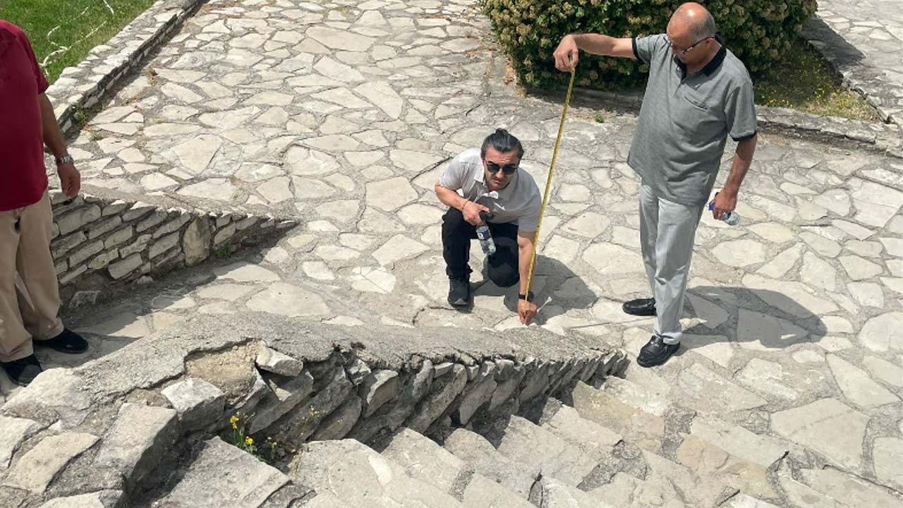 Safranbolu Belediyesi’nin Aslanlar Sosyal Tesisi Restoran, Kent Kafe Kültür, Barış Sosyal Tesisi, Hıdırlık Seyir Tepesi Sosyal Tesisi ile Toplu Ulaşım Şefliği, engelli bireylerin kullanımına uygun düzenlemeleriyle Karabük İl Erişilebilirlik İzleme ve Denetleme Komisyonu tarafından verilen “Erişilebilirlik Belgesi”ne layık görüldü.