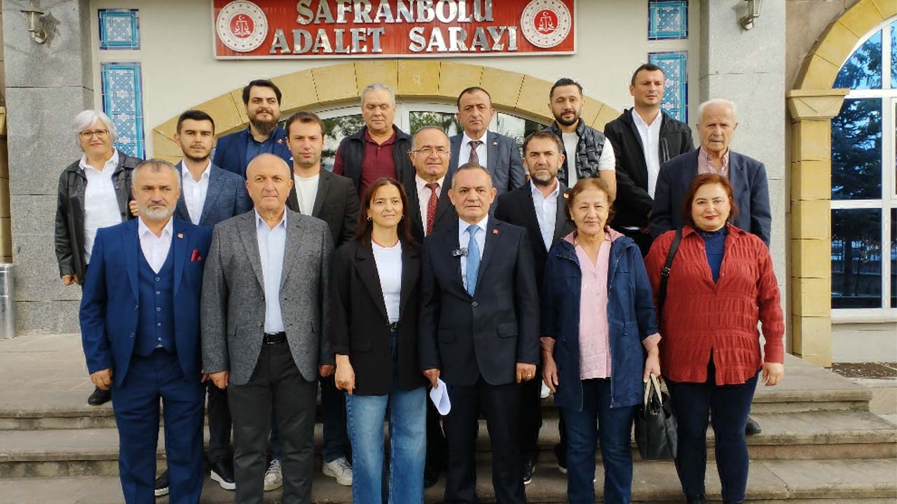 Cumhuriyet Halk Partisi (CHP) Safranbolu İlçe Kongresinde İlçe Başkanlığına seçilen Cumhur Onkardeşler, yönetim kurulu üyeleri ile birlikte bugün Safranbolu Adliyesinde mazbatasını aldı.