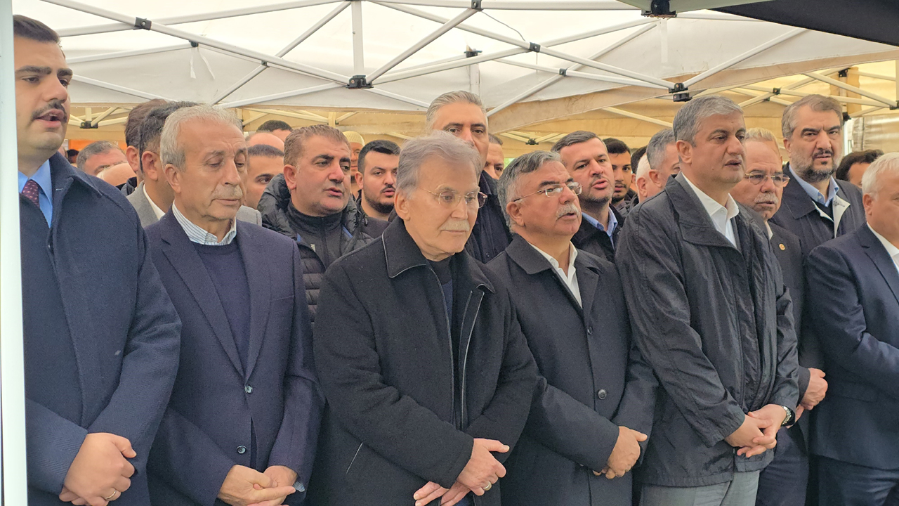 TBMM Eski Baskani Mehmet Ali Sahinin babasi topraga verildi 1