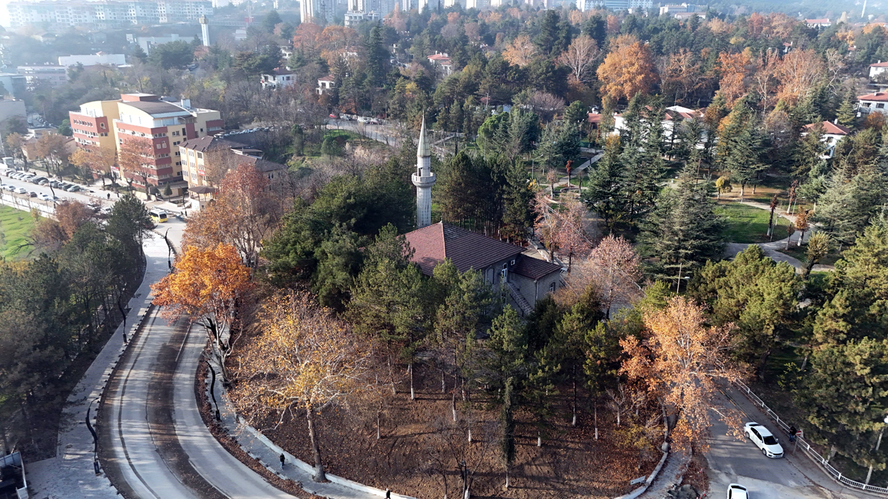 84 YILLIK CAMİDE RESTORASYON VE ÇEVRE DÜZENLEMESİ ÇALIŞMALARI BAŞLADI