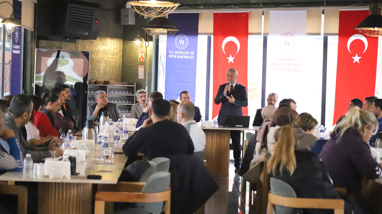 ANTRENÖR DEĞERLENDİRME VE PLANLAMA TOPLANTISI GERÇEKLEŞTİRİLDİ