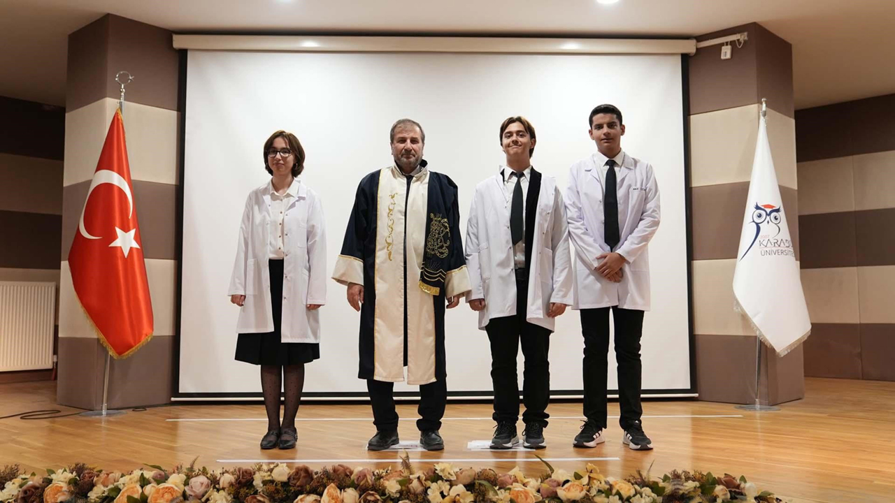 KBÜ’DE TIP FAKÜLTESİ ÖĞRENCİLERİ BEYAZ ÖNLÜK HEYECANI YAŞADI