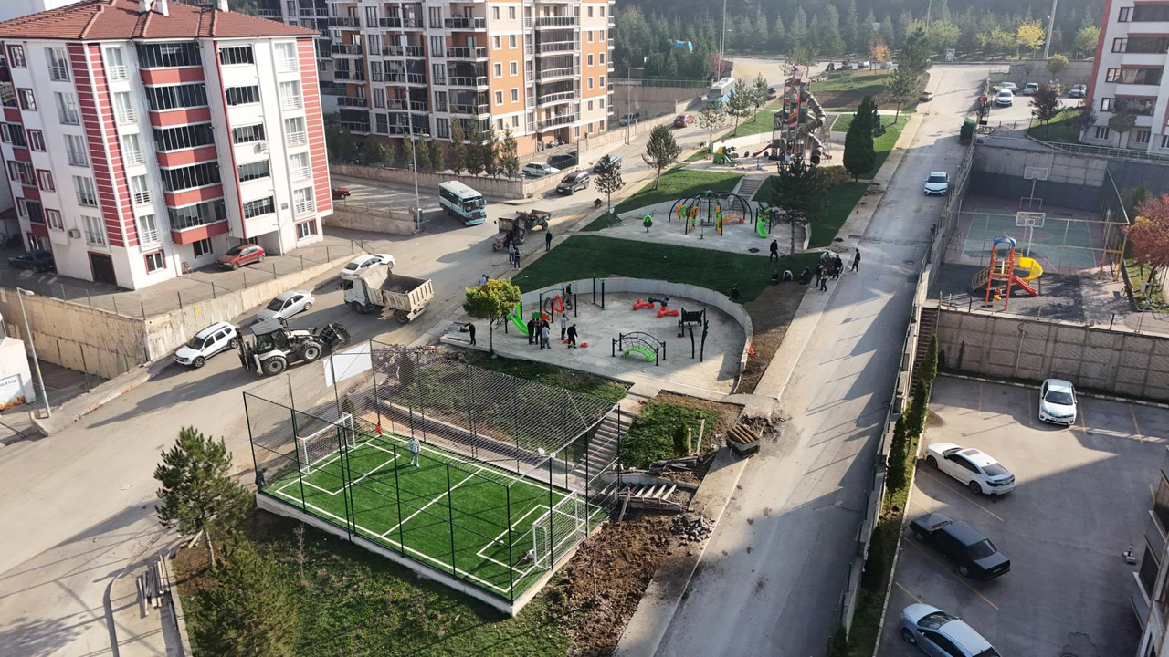 KARABÜK BELEDİYESİ PARK ÇALIŞMALARINI ARALIKSIZ SÜRDÜRÜYOR