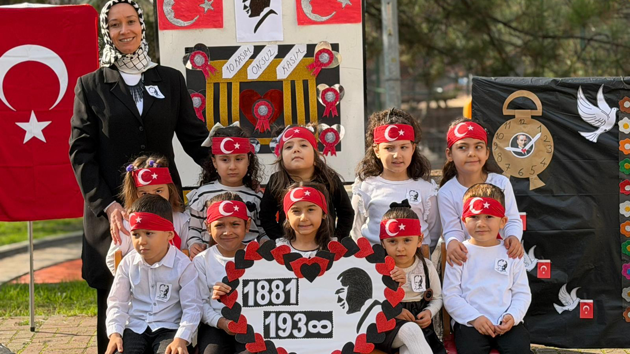 Miniklerden Ataturke Anlamli Anma Programi 1