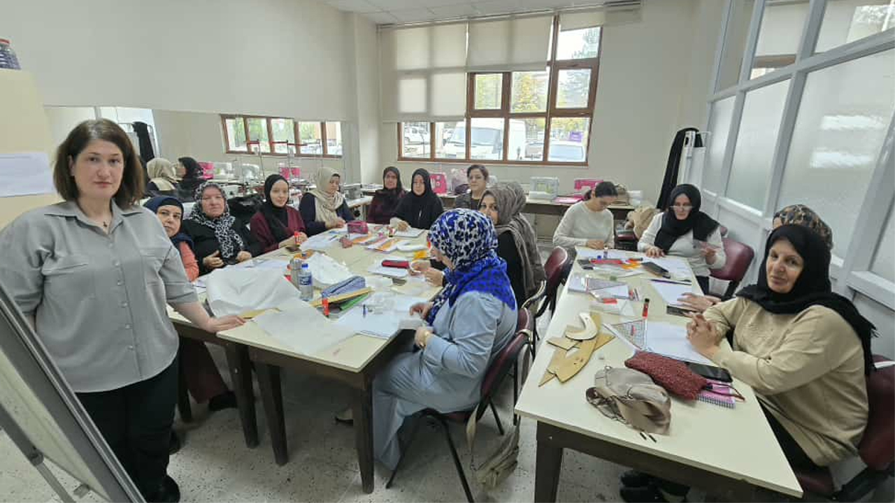 SAFRANBOLU’DA 28 KURSTA 439 VATANDAŞ KENDİNİ GELİŞTİRİYOR