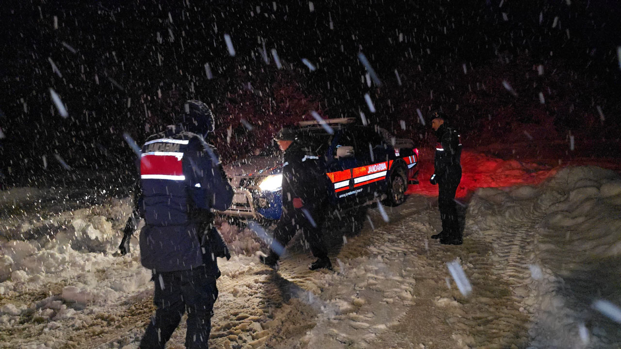 KARDA MAHSUR KALAN VATANDAŞ KURTARILDI