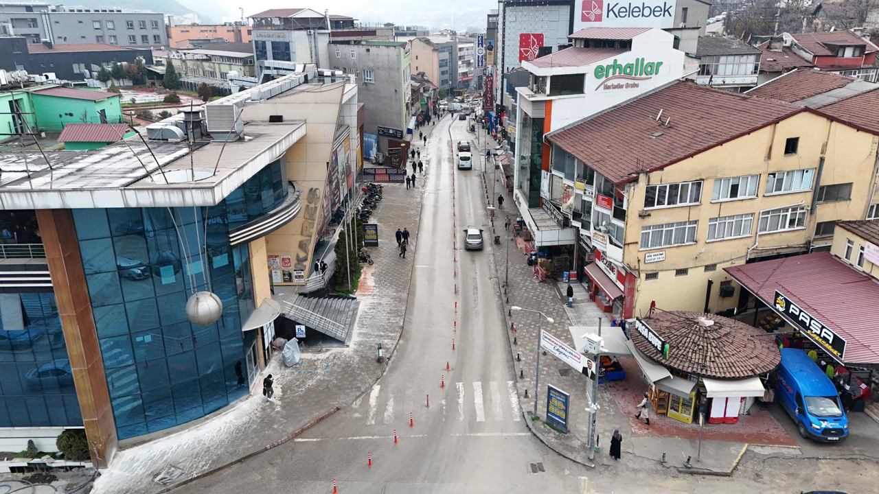 KIBRIS ŞEHİTLERİ CADDESİ’NDE KAPSAMLI YENİLEME ÇALIŞMASI