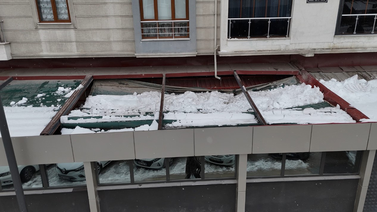 KAR BİRİKİNTİSİ ZİNCİR MARKETİN ÇATISINI ÇÖKERTTİ