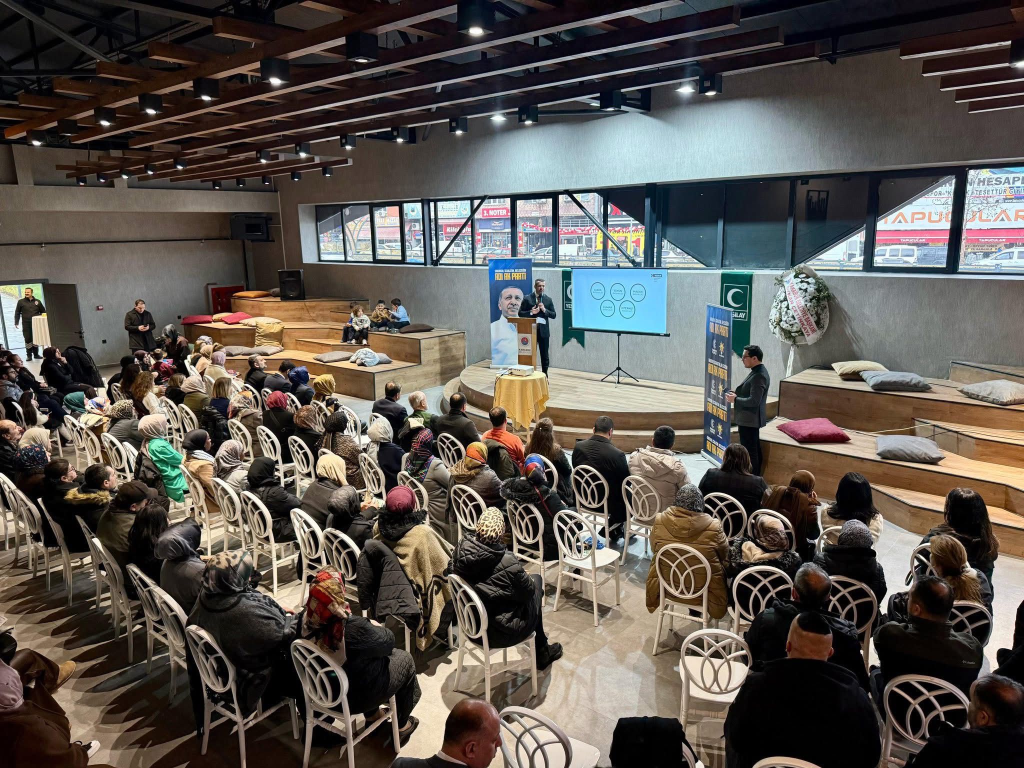 AK PARTİ KADIN KOLLARINDAN “BAĞIMLILIKLA MÜCADELE” SEMİNERİ