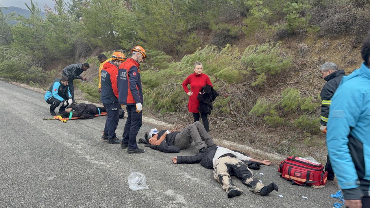 YABANCI ÖĞRENCİLERİ TAŞIYAN MİNİBÜS ŞARAMPOLE UÇTU