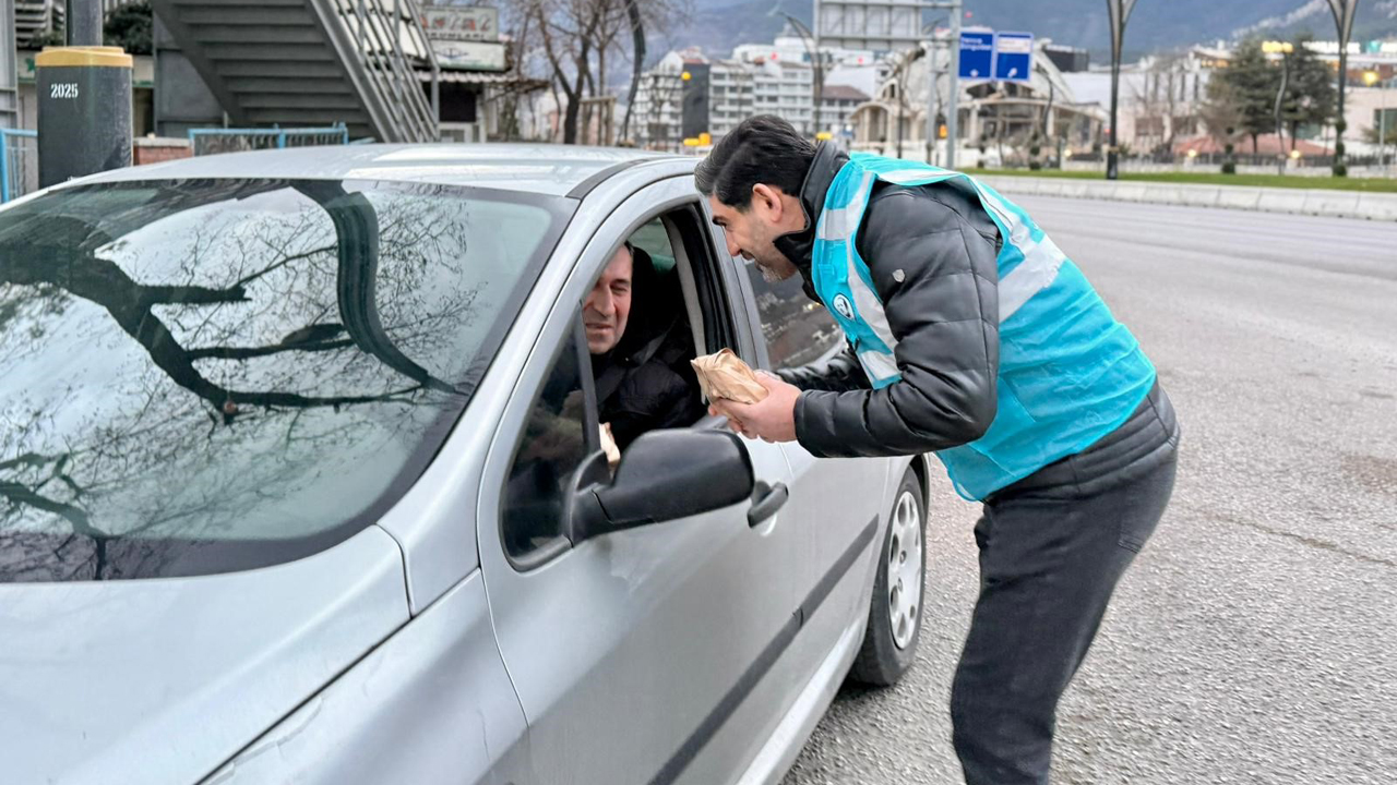 AK PARTİ GENÇLİK KOLLARININ “İFTARA 5 KALA” GELENEĞİ SÜRÜYOR