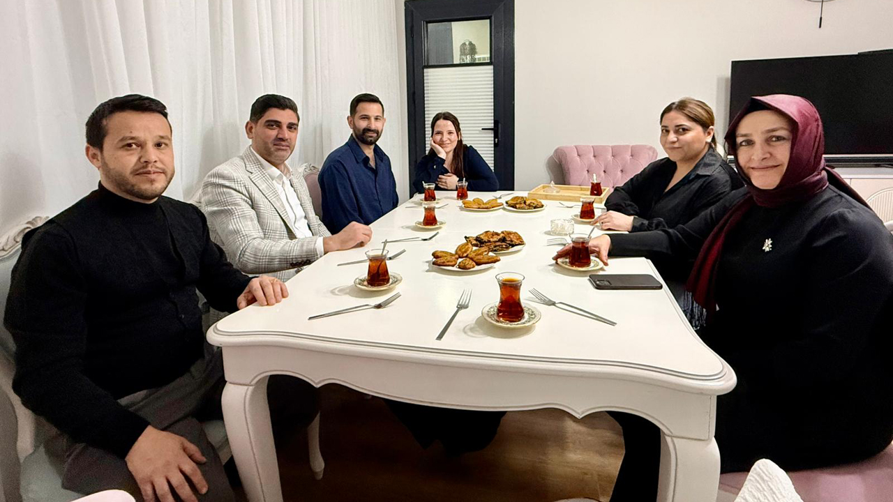 AK PARTİ’DE GÖNÜL SOFRALARI ZİYARETLERİ SÜRDÜRÜLÜYOR