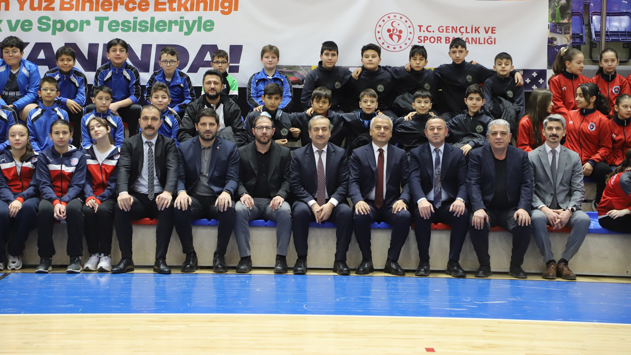 KARABÜK’TE KÜÇÜKLER VOLEYBOL GRUP MÜSABAKALARI BAŞLADI