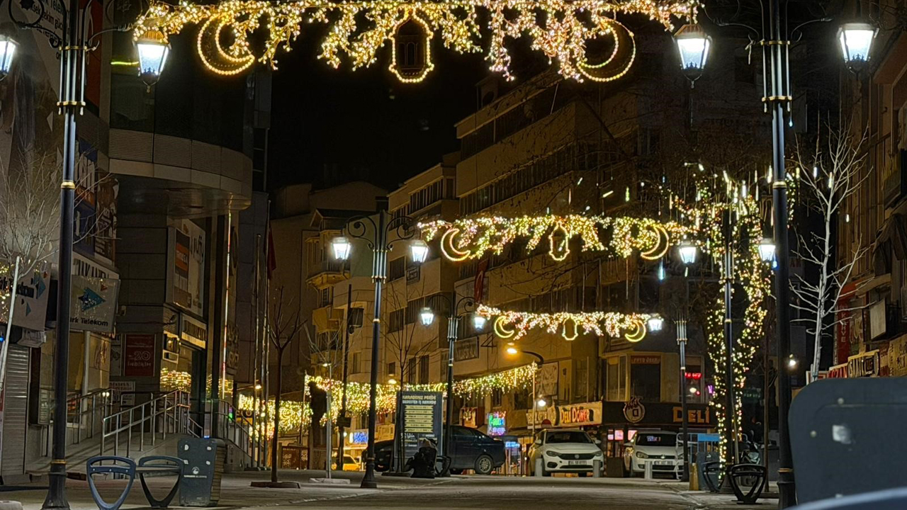 KARABÜK’TE IŞIKLANDIRMALARLA RAMAZAN HEYECANI BAŞLADI