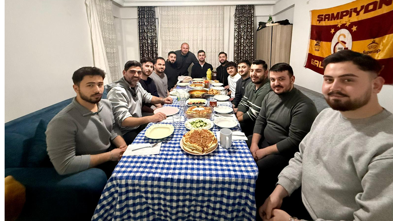 FERHAT SALT SAHURDA ÖĞRENCİLERLE BULUŞTU