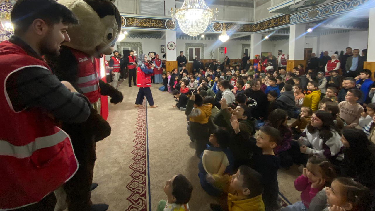 KIZILAY KARABÜK’TEN ÇOCUKLARA RAMAZAN EĞLENCESİ
