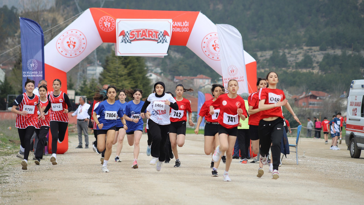 ANALİG ATLETİZM KROS 1. ETAP YARIŞMALARI KARABÜK’TE DÜZENLENDİ