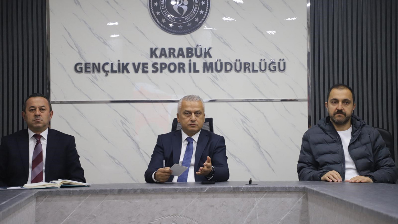 ANTRENÖRLERLE DEĞERLENDİRME TOPLANTISI DÜZENLENDİ